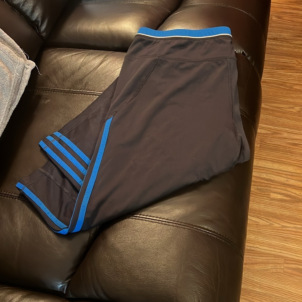 Adidas Climalite Capri Pants size XL - Picture 4 of 4